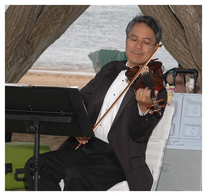 Violinist playing at a Hawaiian wedding